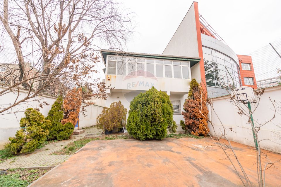 Parter de vila / casa 3 camere, curte Ferdinand Foisor