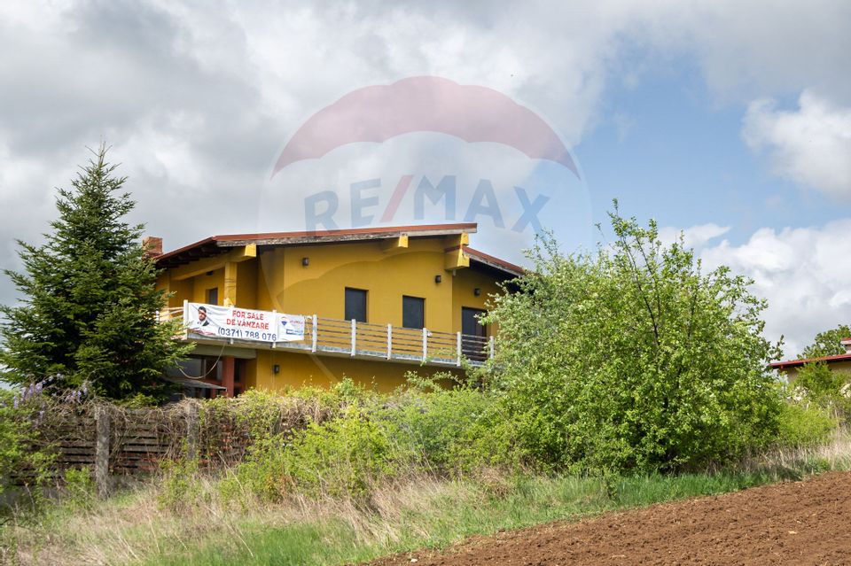 House / Villa with 5 rooms for sale Izvorani near the forest