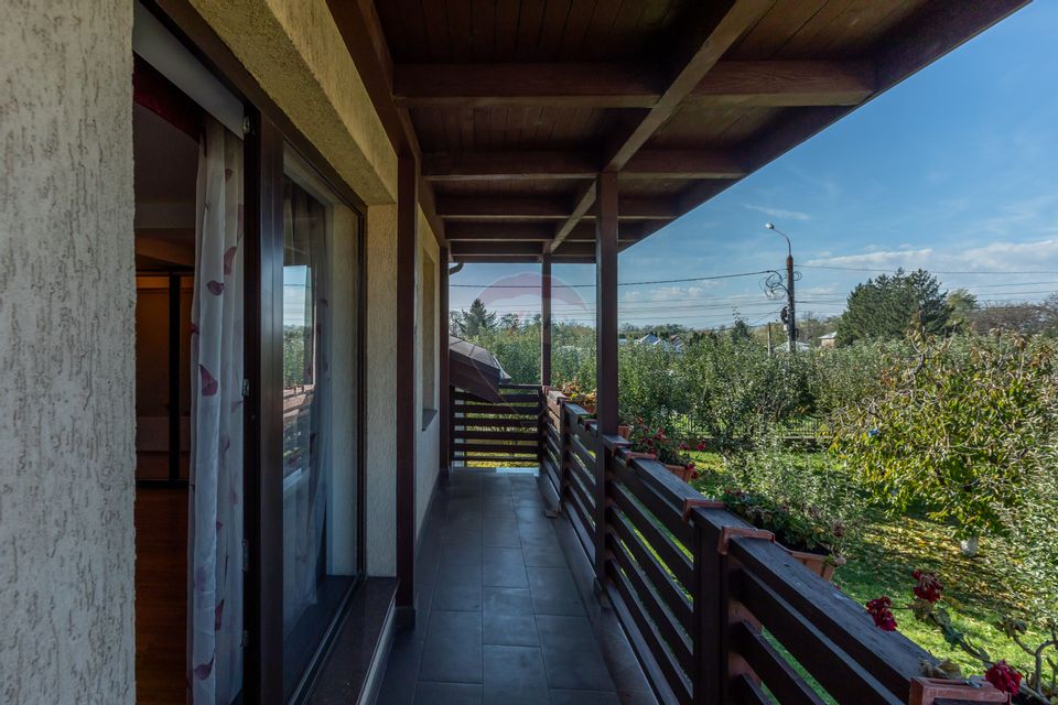 Vilă cu 7 camere de vânzare în zona Centrală Orașul  BUHUȘI