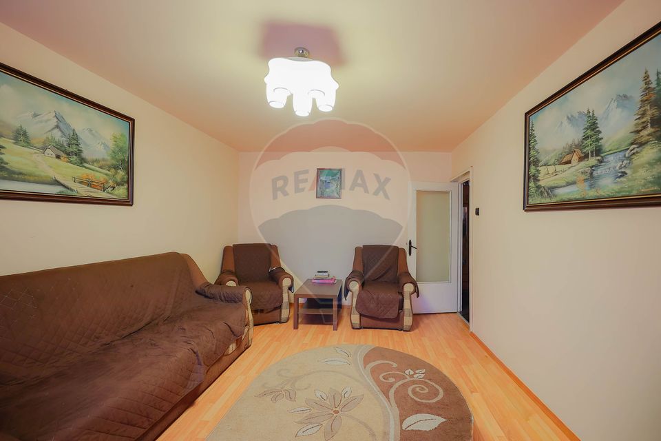 Apartament cu 3 camere de vânzare, în zona Dragoș Vodă