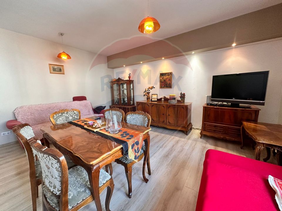 Apartament cu 3 camere de închiriat, 83mp, 2 bai, parcare, Semicentral