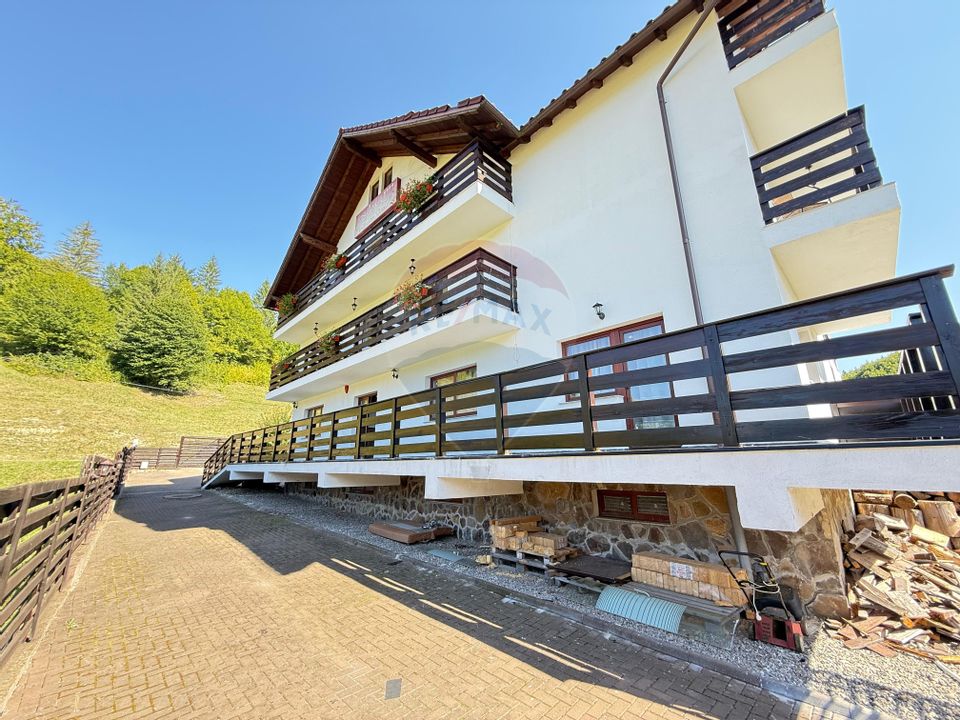 Pensiune cu 14 camere de vânzare Bucovina lângă pârtia Pojorata Malini