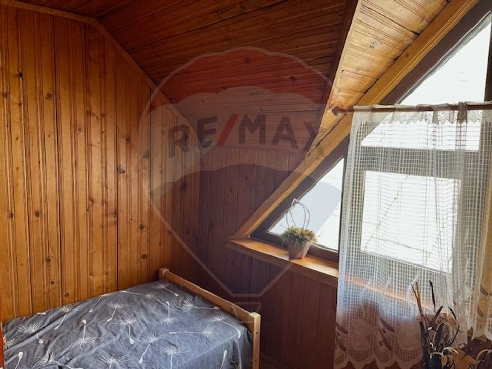 Casă / Vilă cu 4 camere de vânzare