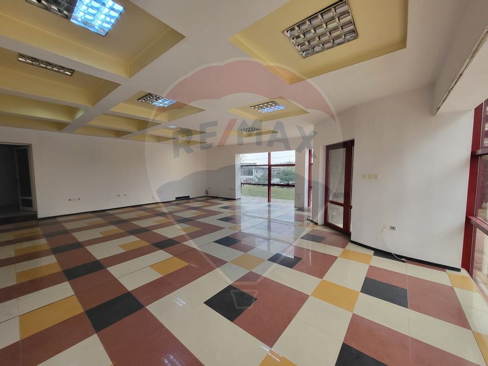 Spațiu comercial de inchiriat in Moinesti - ultracentral