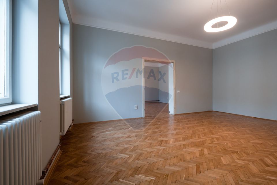Vanzare  apartament de 2 camere in cladire interbelica, ultracentral