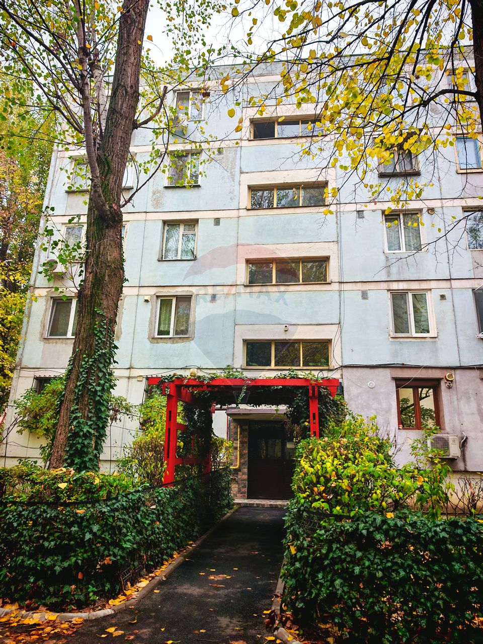 Apartament cu 2 camere -  zona P-ta Resita