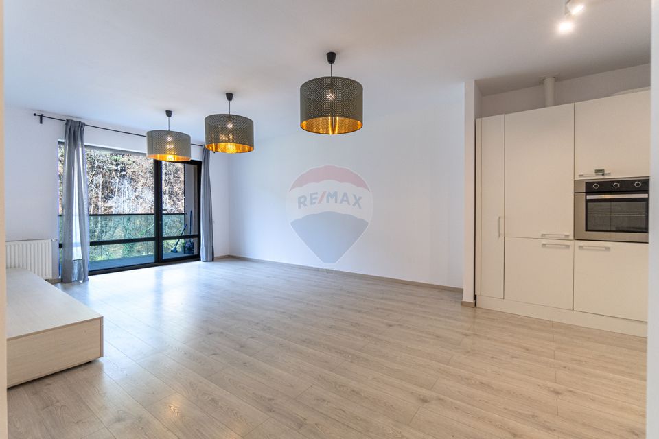 Apartament cu 4 camere de închiriat Tampa Gardens Racadau etaj 10/12