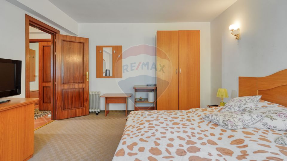 Casă / Vilă cu 8 camere de vânzare în zona Valea Rasnoavei