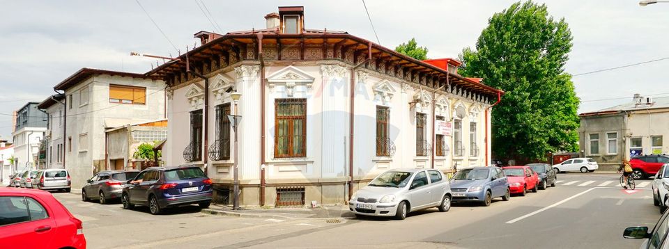 Casă / Vilă cu 8 camere de vânzare în zona Parcul Carol