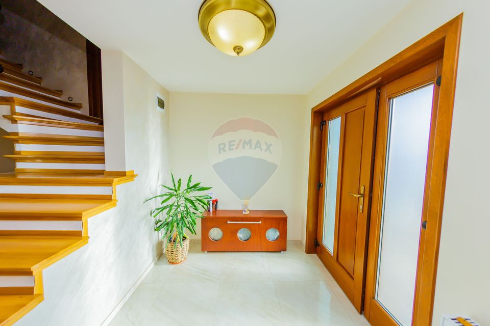 VILA CU TEREN GENEROS DE VANZARE/SCHIMB CU CASA