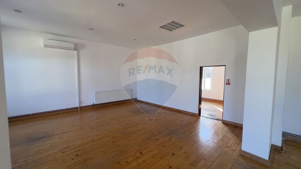 200sq.m Commercial Space for rent, Central area