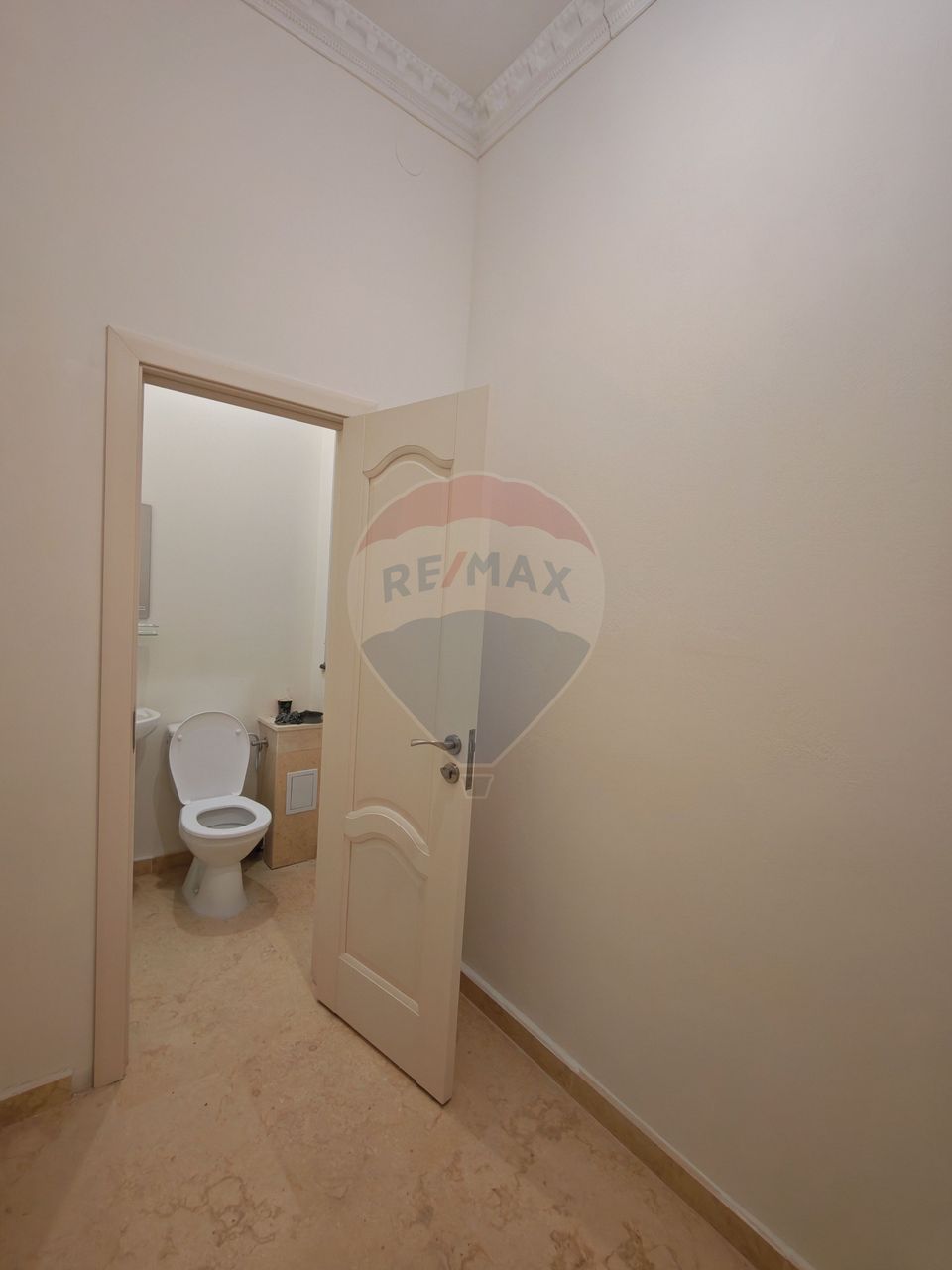 45sq.m Commercial Space for rent