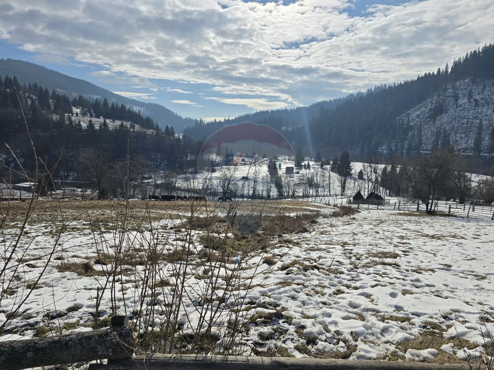 Land 3,486sqm Iacobeni / Drumul Dandoaia