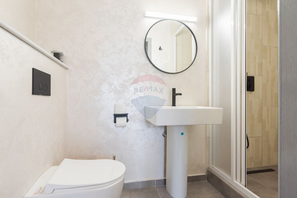 Hotel cu 23 unități de cazare, 2 săli de ședință, locație excelentă