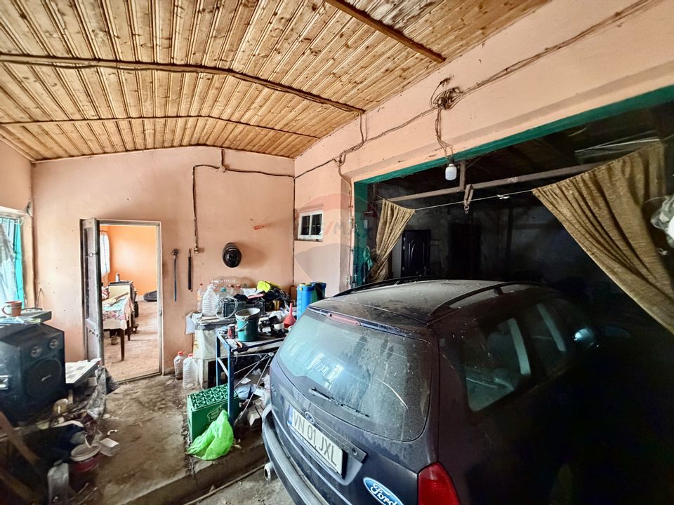 Casă cu 4 camere si teren 7727 mp Blidari