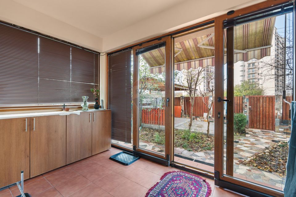 Casă / Vilă cu 6 camere de vânzare - Oraselul Copiilor