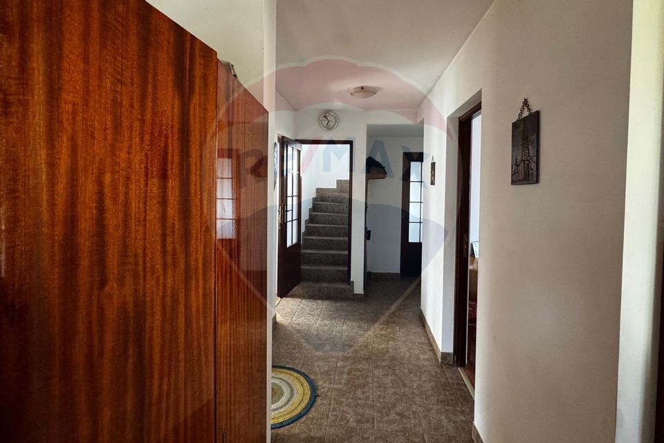 Casă de vânzare cu livadă și piscină – Giurgiu