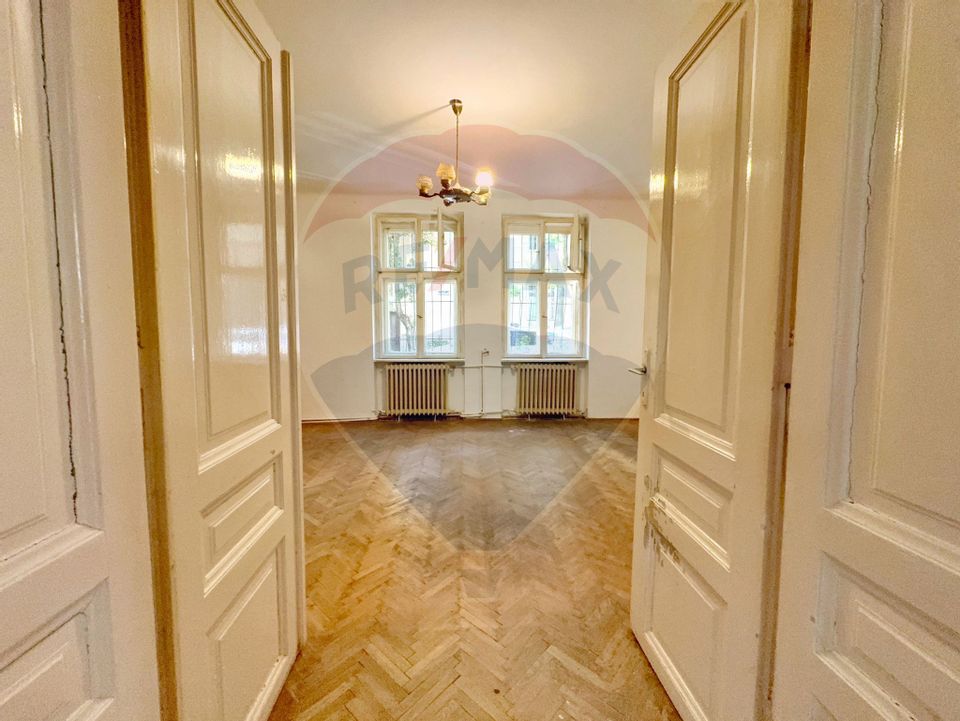 Apartament cu 3 camere de vânzare în zona Elisabetin