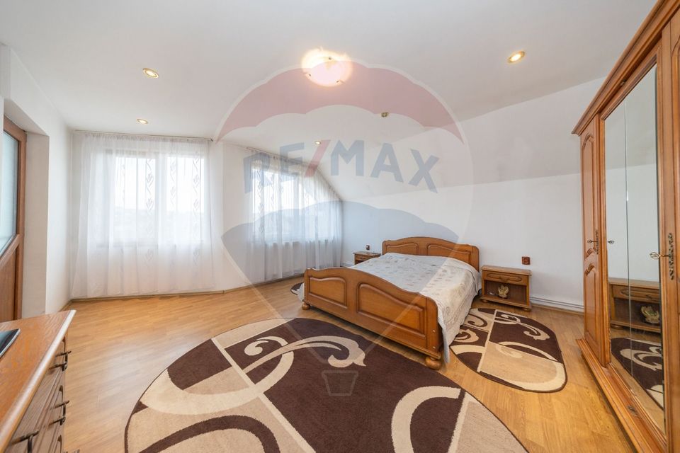 Casă individuală cu garaj și curte, 148 mp utili, zonă de case