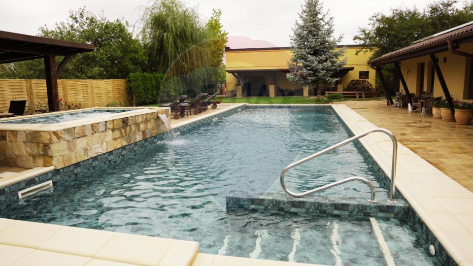 Oferta de sarbatori, discount 10% - Vilă cu parc, piscină și foișor