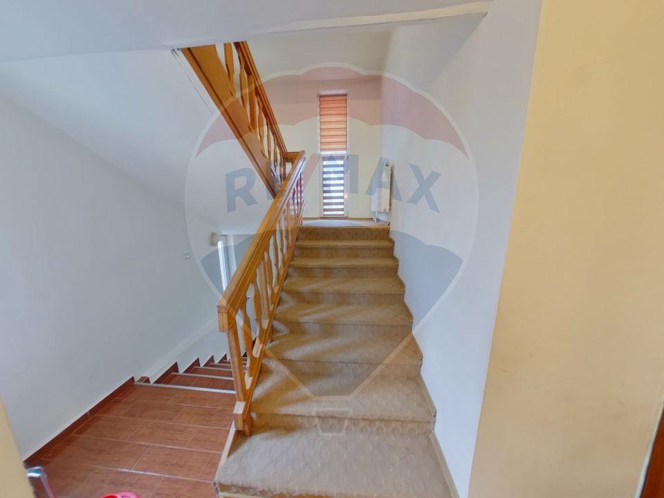 8 room House / Villa for sale