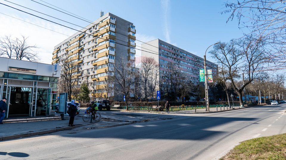 Apartament 2 camere de vânzare Metrou Parc Bazilescu, renovat complet