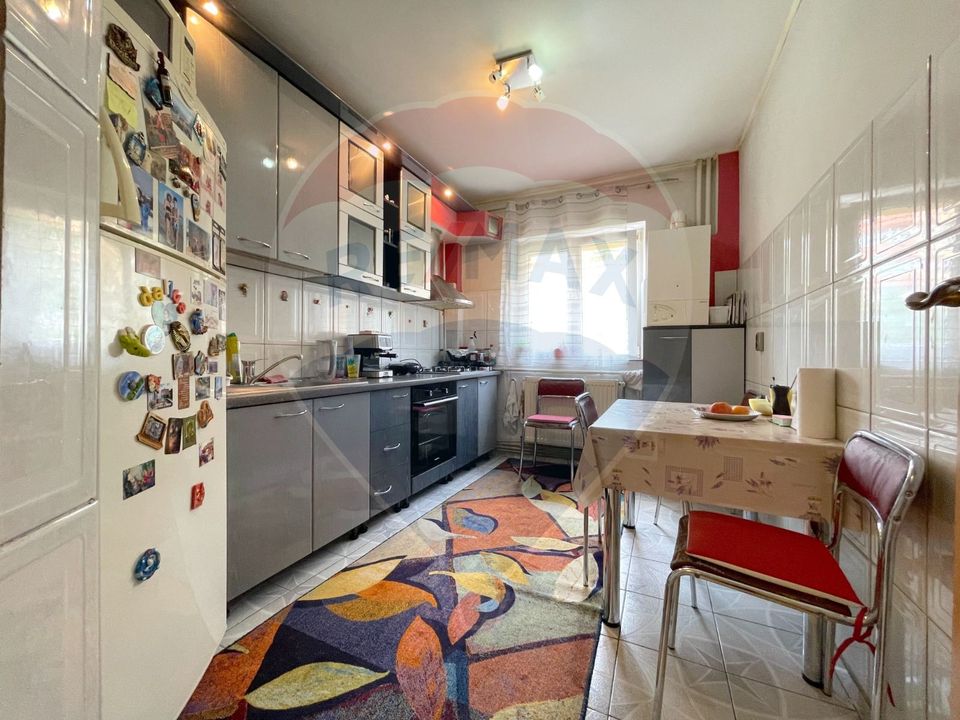 REZERVAT !  Apartament cu 3 camere de vânzare în Răcădău