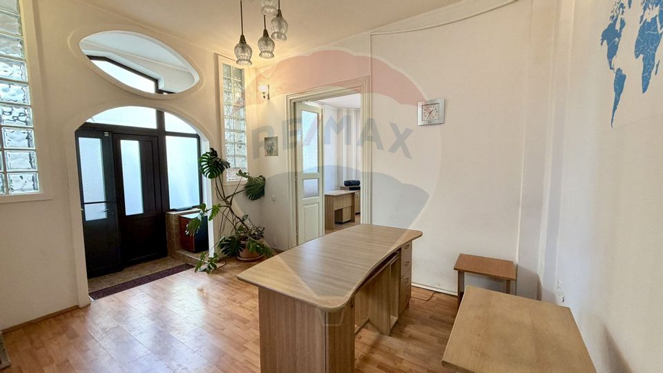 4 room House / Villa for sale, Central area