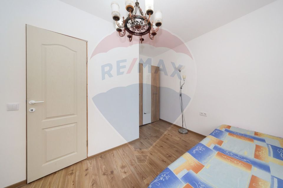 Casă cu 3 camere de vânzare în zona Schei