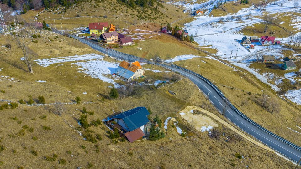 Teren intravilan CU PRIVELISTE DE POVESTE- Fundata- Romania