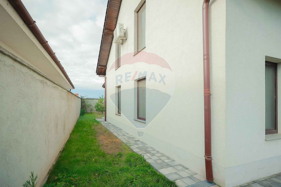 4 room House / Villa for sale, Episcopia Bihorului area