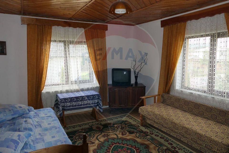 Casă / Vilă cu 9 camere de vânzare în zona Central