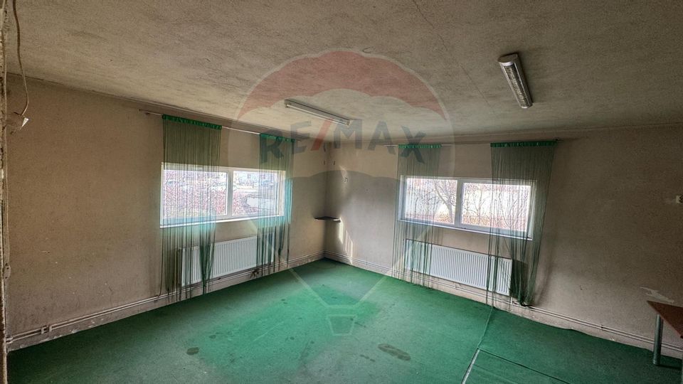 155sq.m Commercial Space for rent, Central area