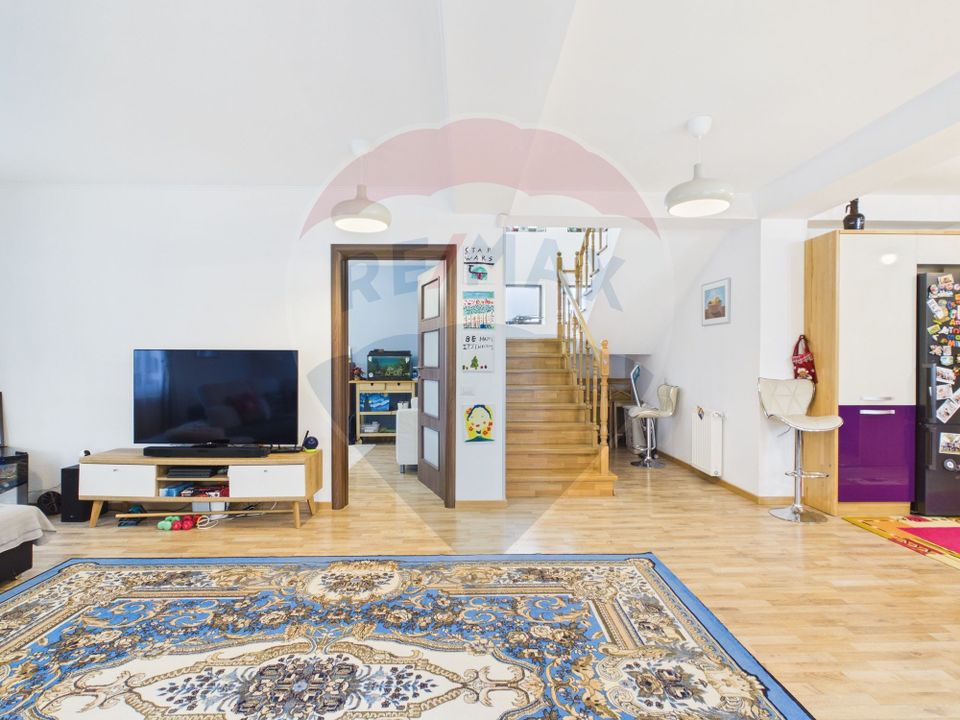 Modern villa 2011, with 5 rooms, 500sqm courtyard and garage