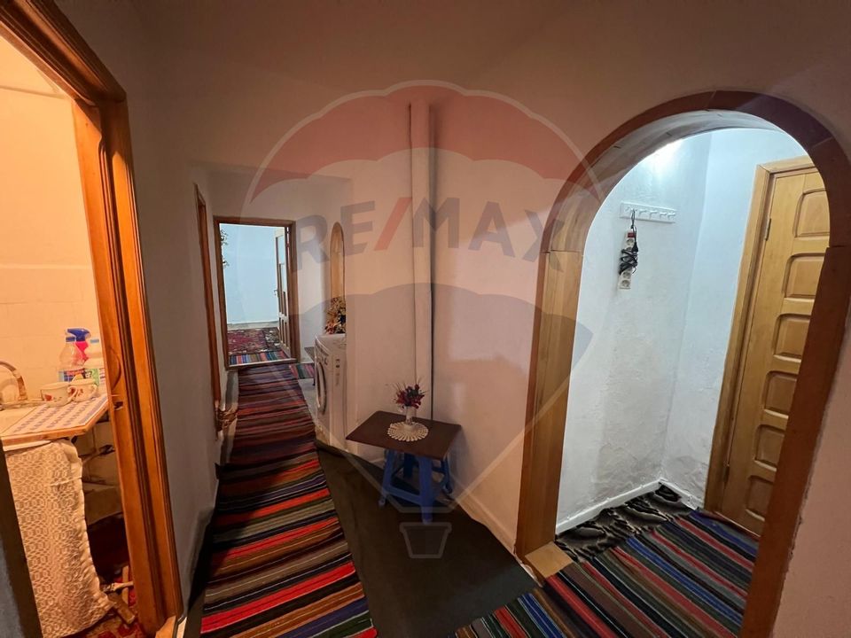 Apartament cu 4 camere de vânzare în zona Sud-Est
