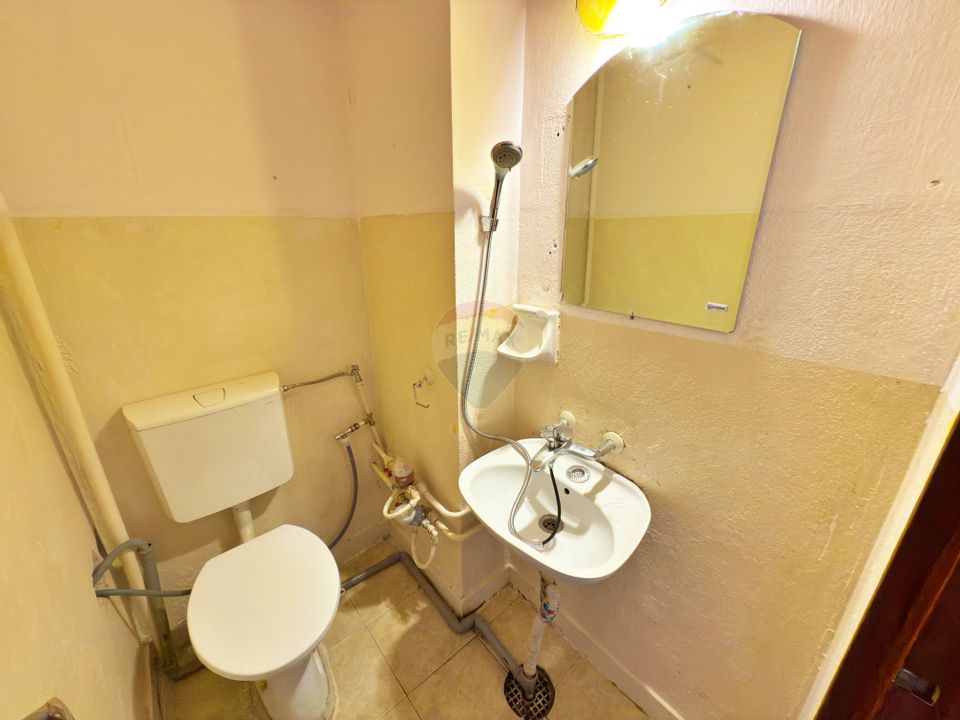 Garsonieră de vânzare în zona Romanilor