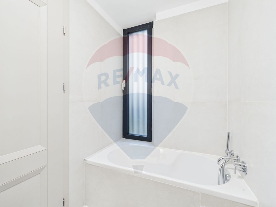 Vila luminoasa cu 4 camere si panouri solare in Amber FOREST Tunari