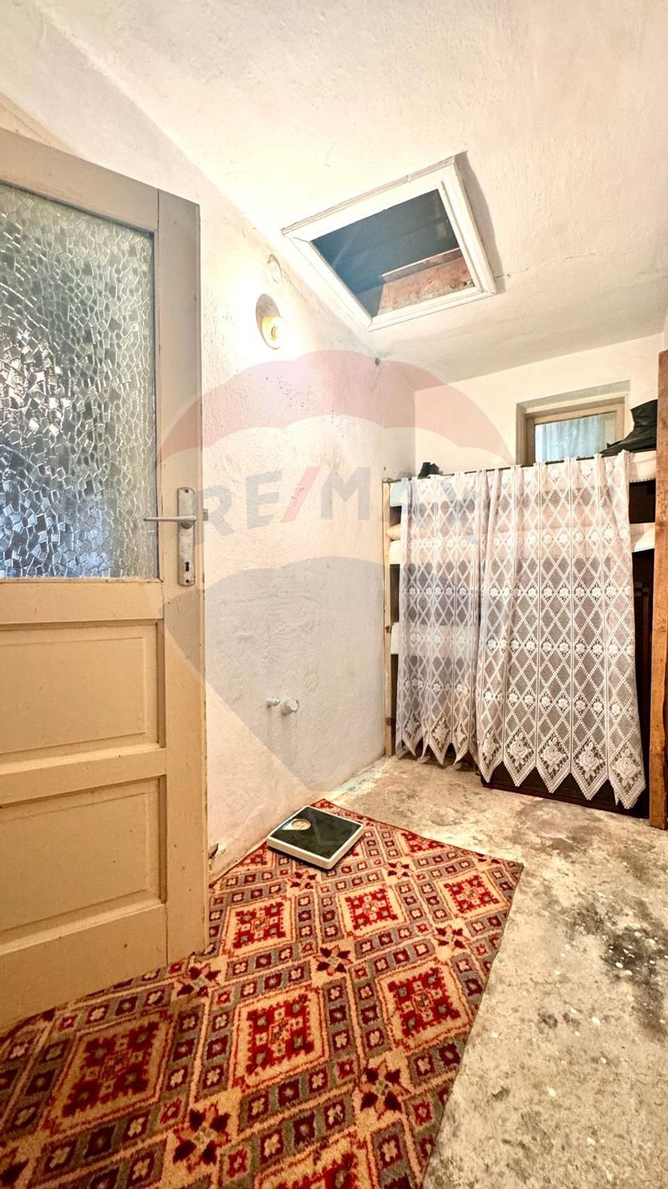 Casa la sol cu 6 camere de vanzare in zona Bratianu