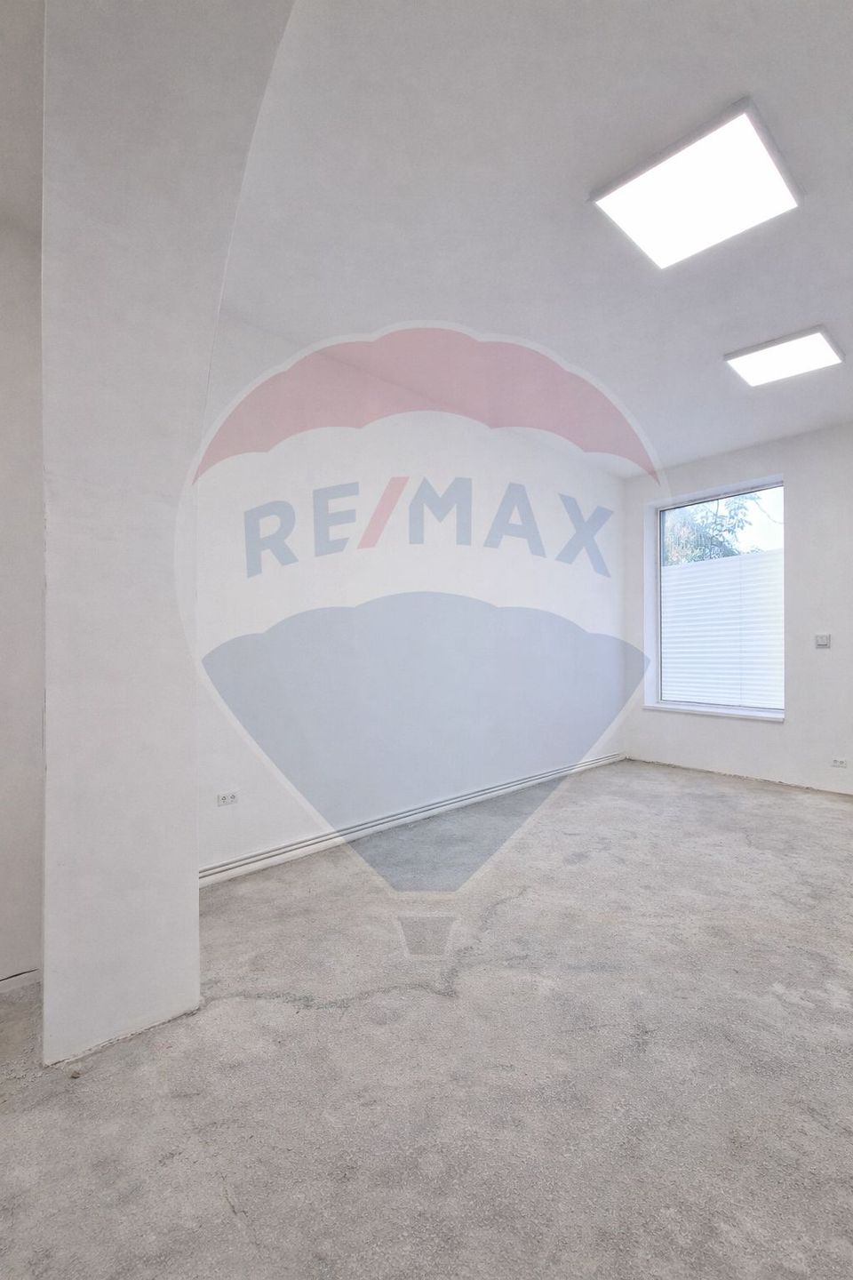 37.2sqm commercial space for rent in the Eroii Revolutiei area