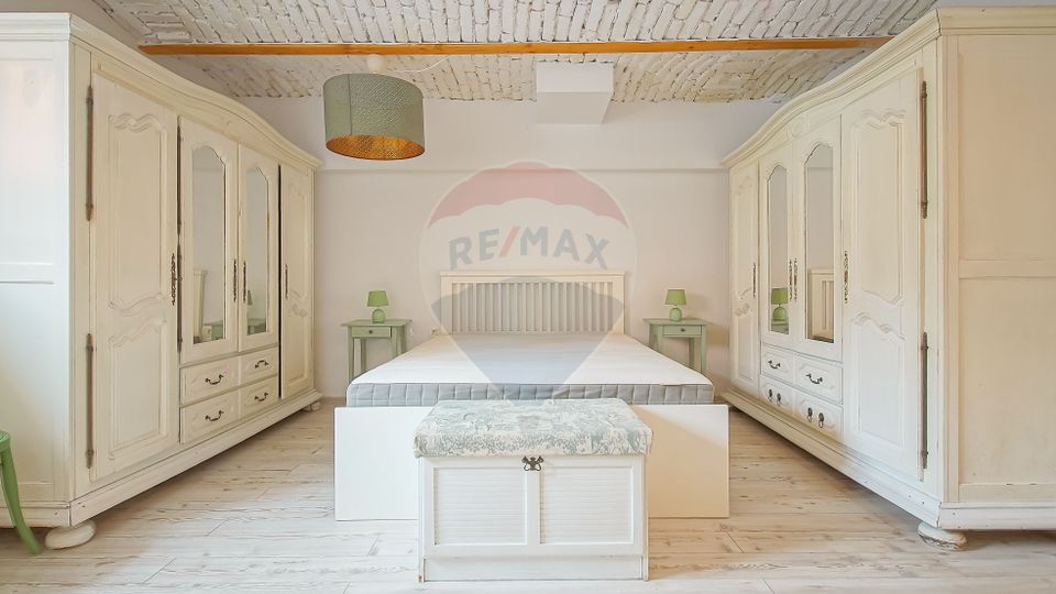 Apartament 3 camere cochet, renovat,  Centrul Istoric