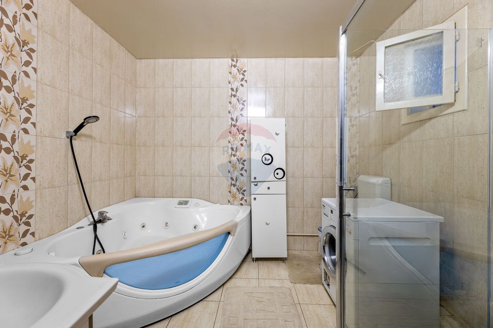 Casă spațioasă cu 4 camere și spațiu comercial în Bujac