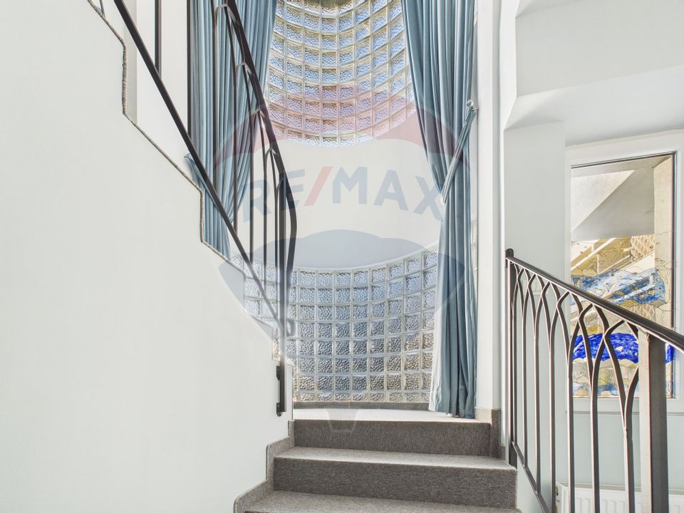 Casă / Vilă cu 5 camere de vânzare în zona Central