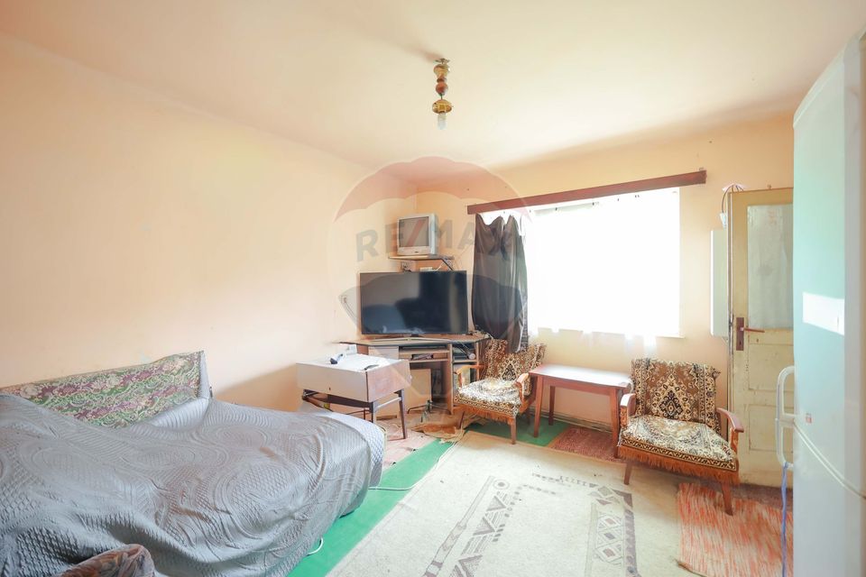 De vânzare casă și teren 1.425 mp - Podgoria