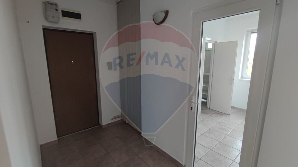 Apartament 3 camere de vanzare Bdul. Dacia vis-a-vis Scoala Dacia
