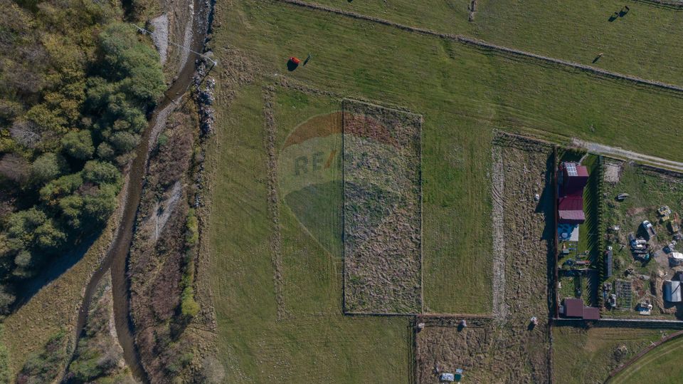 Teren cu priveliște de vis și curent trifazic – Plaiul Foii