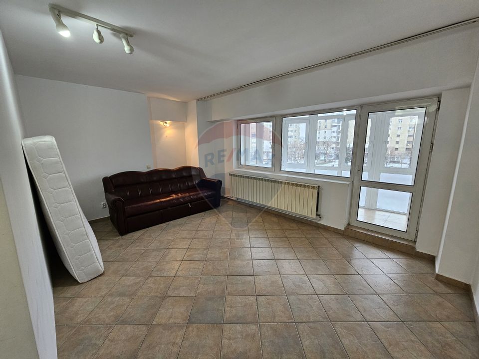 Apartament cu 3 camere, zona ultracentrală - str 9 Mai