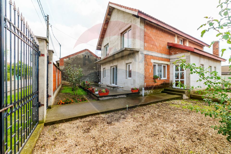 4 room House / Villa for sale, Confectii area