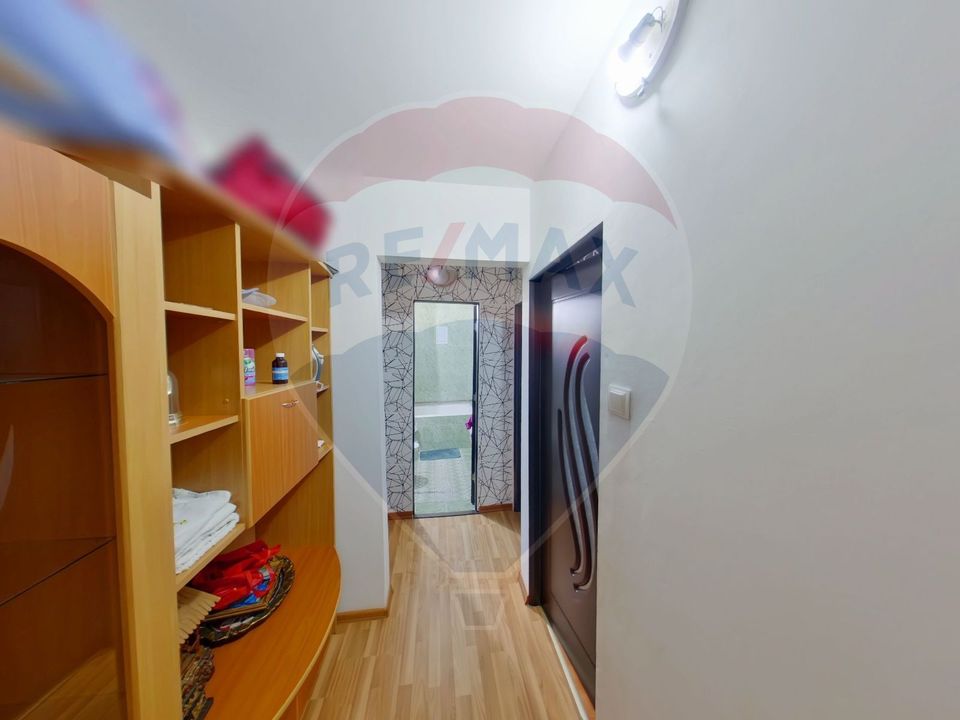 Apartament cu 3 camere de vânzare în zona Est