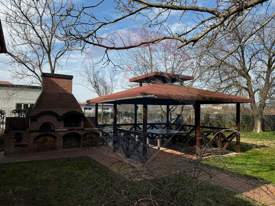 Casă de vânzare cu livadă și piscină – Giurgiu