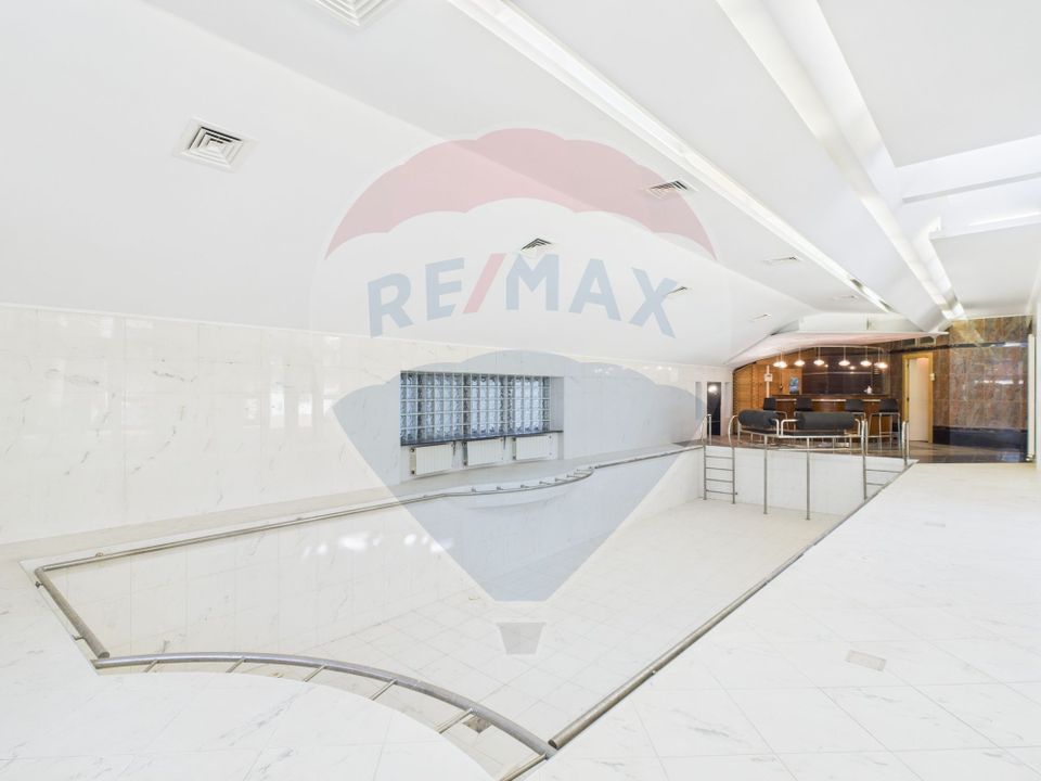 Spectacular villa in Balotesti, 5000 sqm courtyard and indoor pool